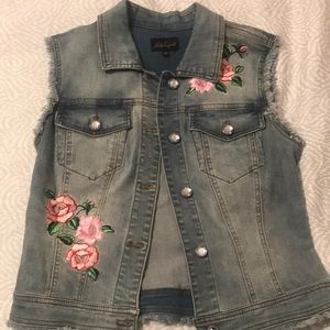Denim vest with silk embroidery